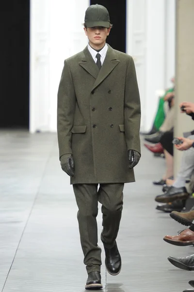 Look 9